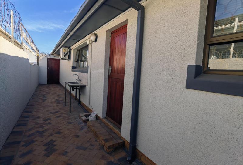 6 Bedroom Property for Sale in Cravenby Western Cape